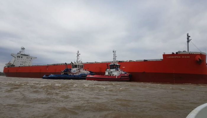 buque varado en Paraná afectó a casi 100 barcos